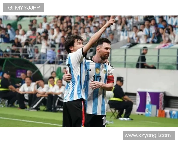 足球明星进球后与球迷互动的精彩瞬间与感人故事 足球明星进球后与球迷互动的精彩瞬间与感人故事