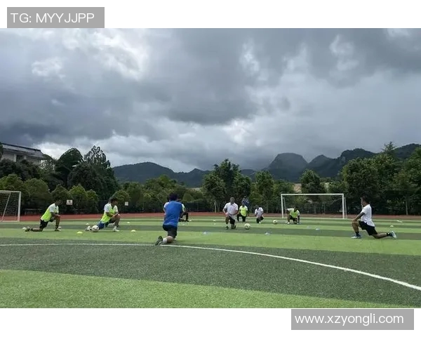 提升技能与团队合作室内足球培训课程全方位助力青少年成长与发展