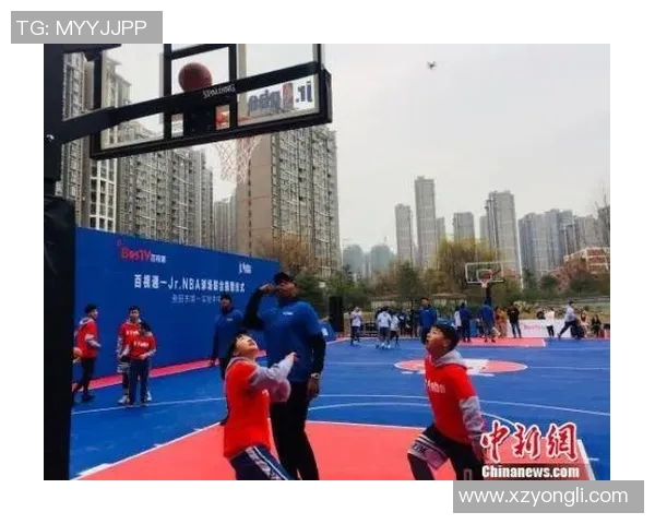 明星篮球场上遭遇意外被扔事件引发热议网友纷纷围观评论不断 明星篮球场上遭遇意外被扔事件引发热议网友纷纷围观评论不断